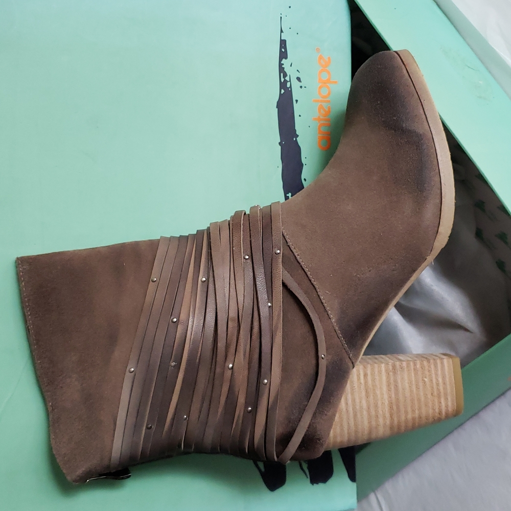Antelope New BOOTS Suede Leather Stud Fringe Back Zip Ankle NWT Womens 9.5-10 - Picture 8 of 17